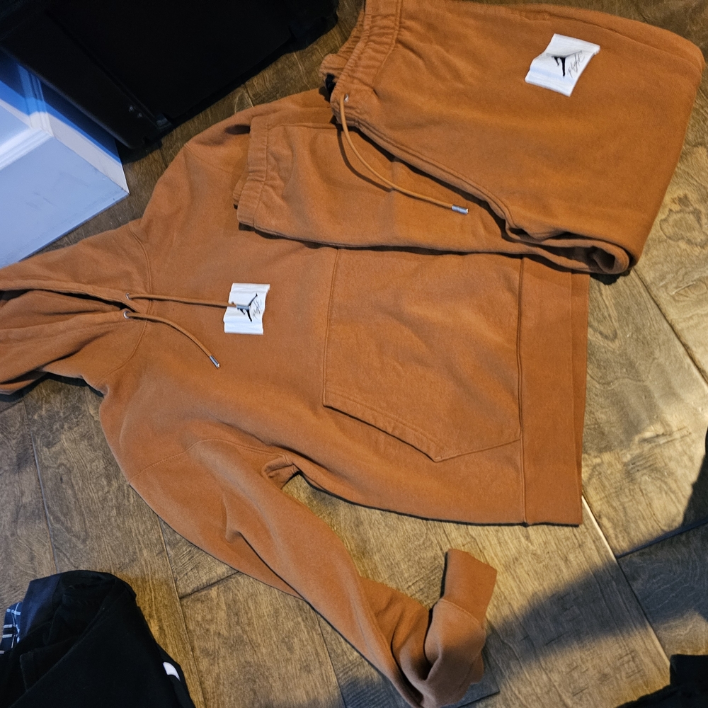 Mens Jordan Brown Hoodie and Sweatpants Set. Can Fit Teenagers 5'2 To 5'5.
